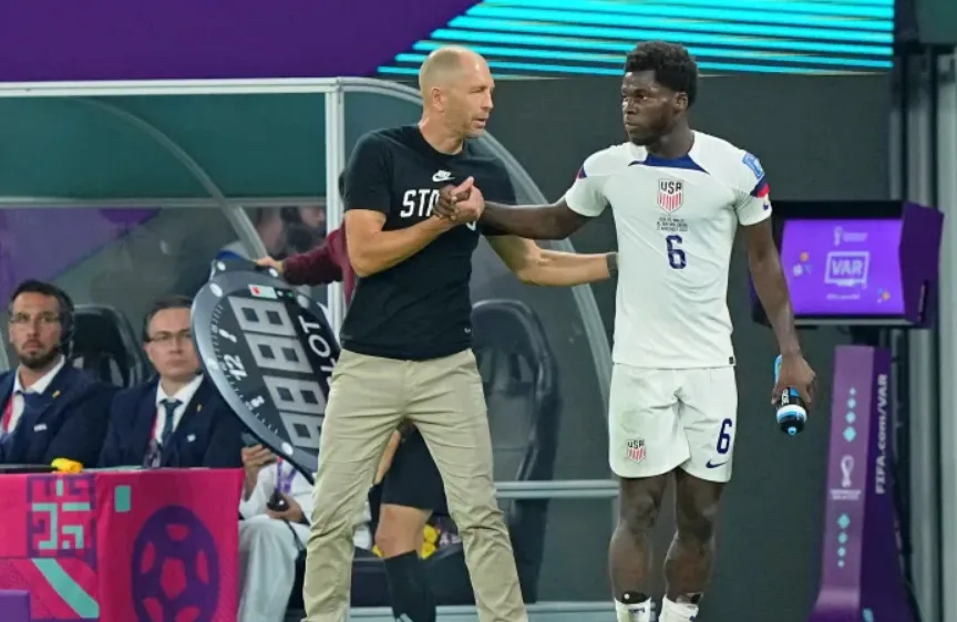 HLV Berhalter cùng đôi 'A Ma Maniere x Air Jordan 4' tại World Cup 2022