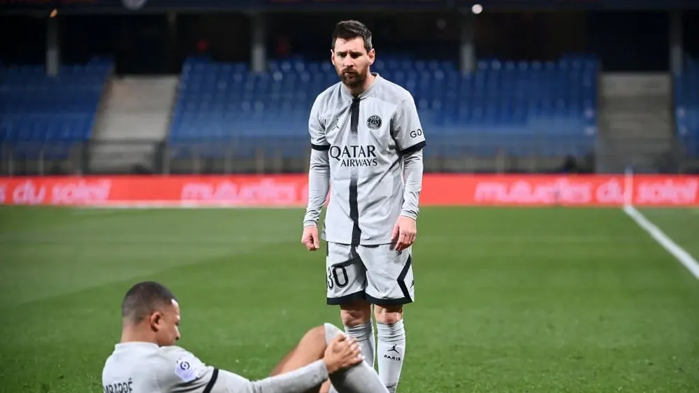 Messi chứng kiến Mbappe dính chấn thương