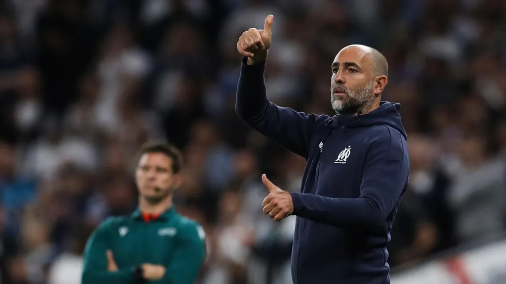 HLV Igor Tudor ăn mừng trong trận thắng PSG