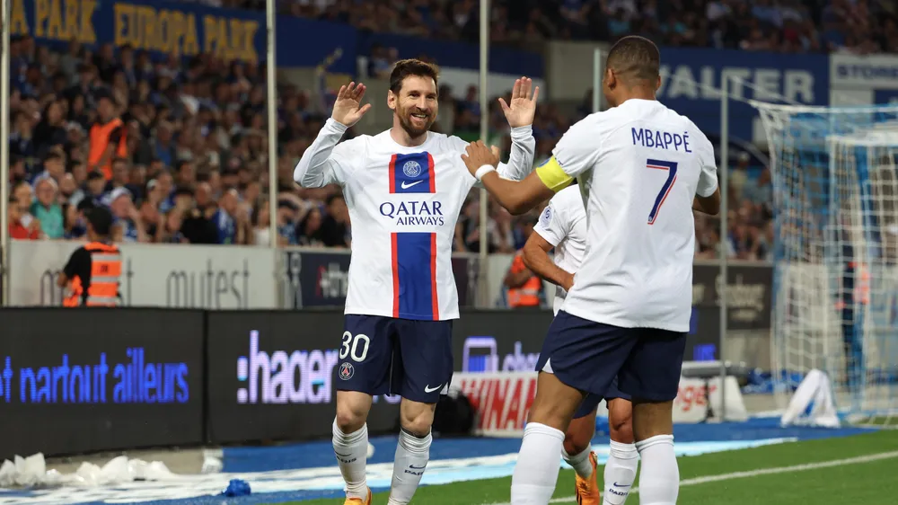 Messi ăn mừng cùng Mbappe