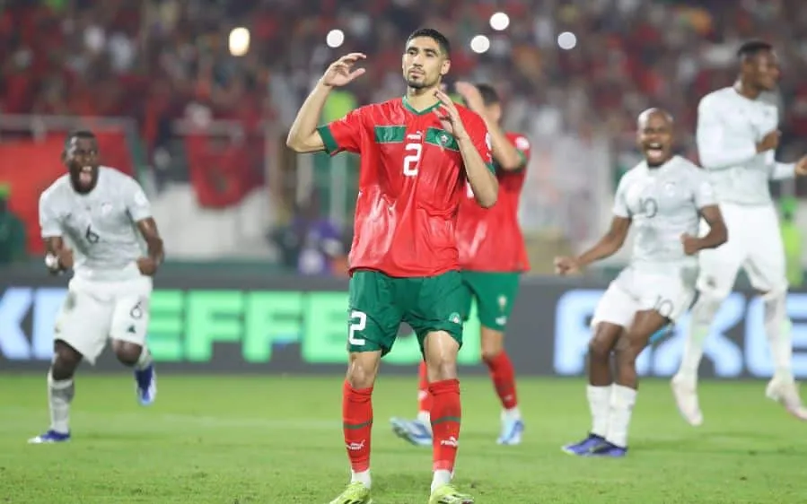 Hakimi đá hỏng phạt đền