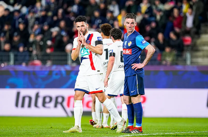 Goncalo Ramos dễ dàng lập hat-trick vào lưới đội hạng tư Stade Briochin trong thắng lợi 7-0 của PSG
