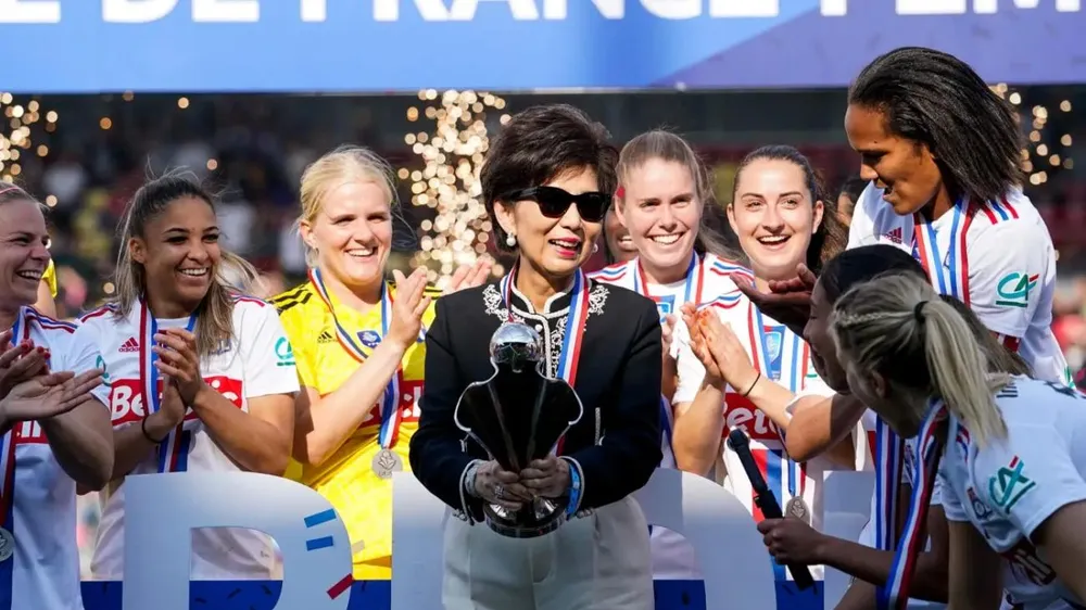 Trước khi trở thành chủ tịch đội nam Lyon, Michele Kang đã là thành viên hội đồng quản trị Olympique Lyon từ năm 2023 và là chủ tịch đội nữ Lyon. Ảnh: SO FOOT