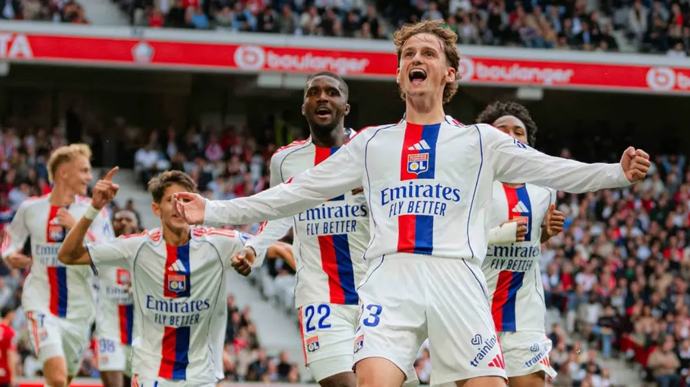 Cựu tài năng lò Liverpool, Tyler Morton ghi bàn duy nhất giúp Lyon thắng Lille ở vòng 6 Ligue 1 2025/26. Ảnh: AFP