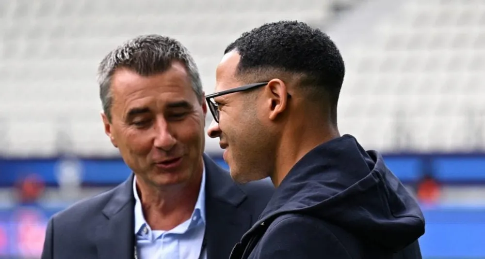 HLV Liam Rosenior và Chủ tịch Strasbourg Marc Keller. Ảnh: Getty Images