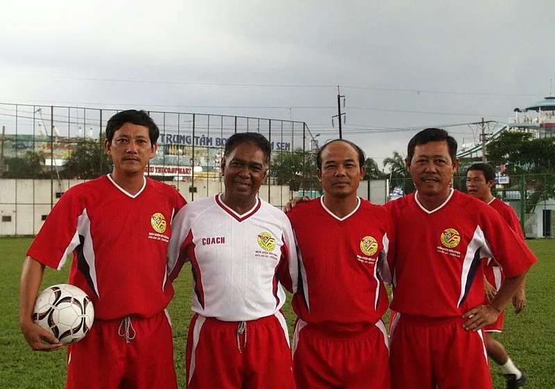 HLV Nguyễn Kim Hằng (bìa phải) tại lớp học HLV AFC. Ảnh: QUỐC CƯỜNG