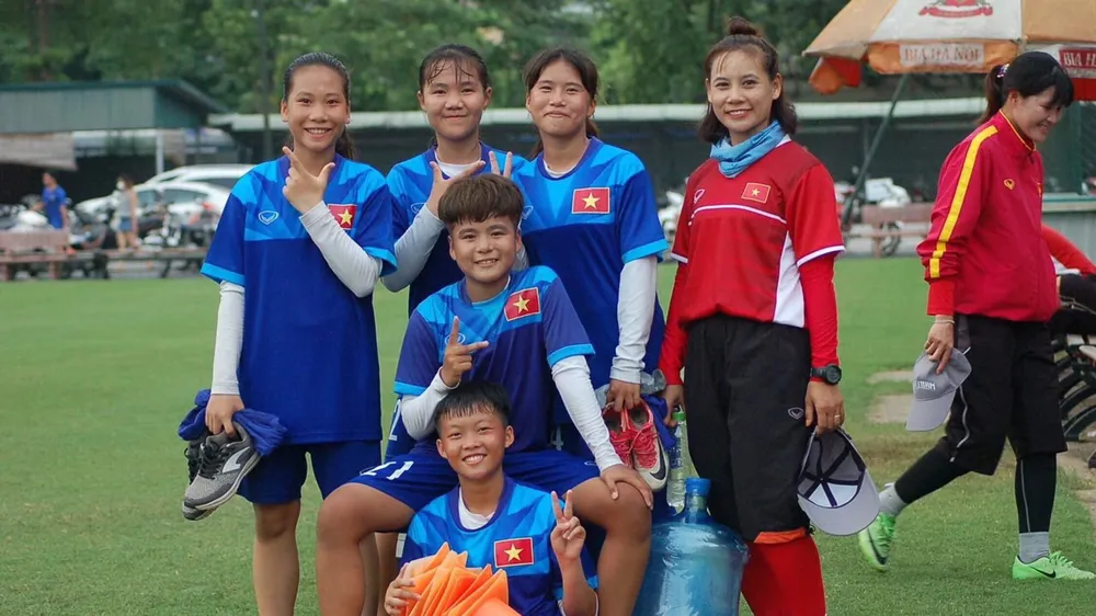 Văn Thị Thanh và các học trò.