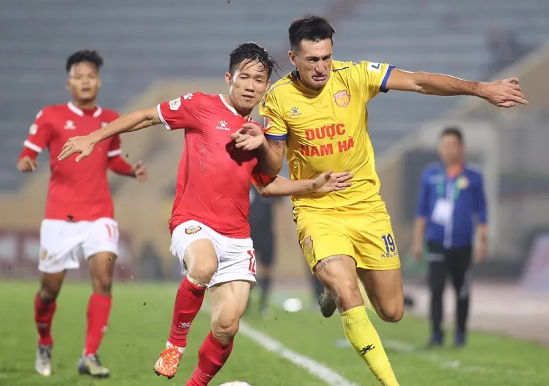 Ở tuổi 35, Đỗ Merlo vẫn đang là chỗ dựa trên hàng công đội Nam Định