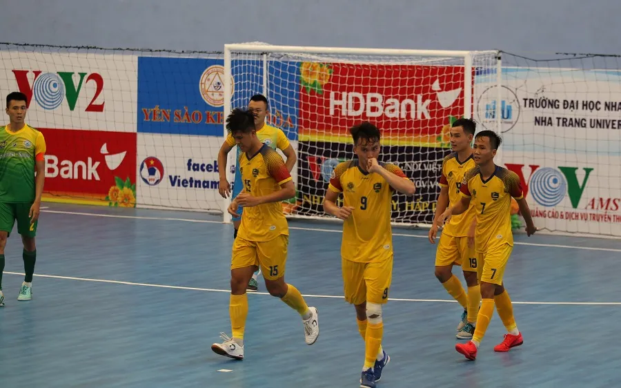 Quảng Nam bất ngờ thắng đậm 5-1 trước đội chủ nhà Sanna Khánh Hòa. Ảnh: Anh Trần.