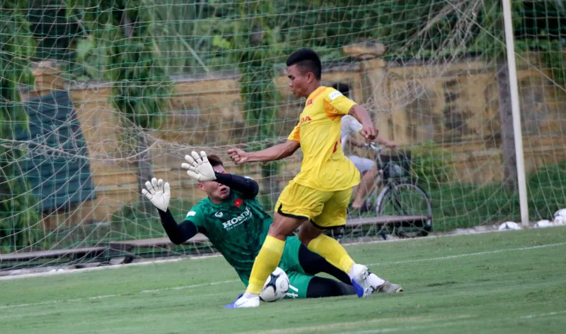 Thanh Minh trong buổi tập cùng đội U22 Việt Nam