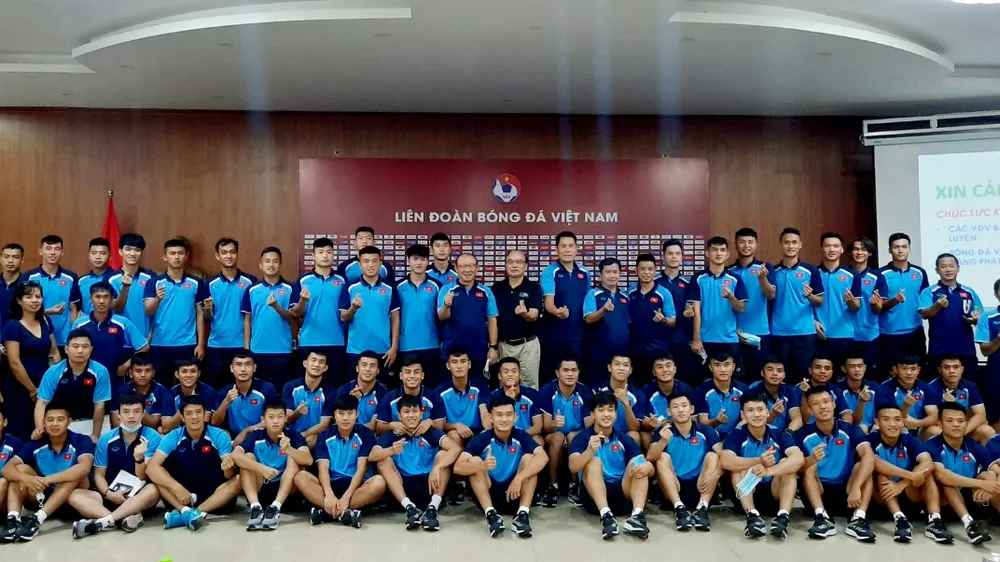 Toàn đội chụp ảnh lưu niệm trong lần hội quân đợt này