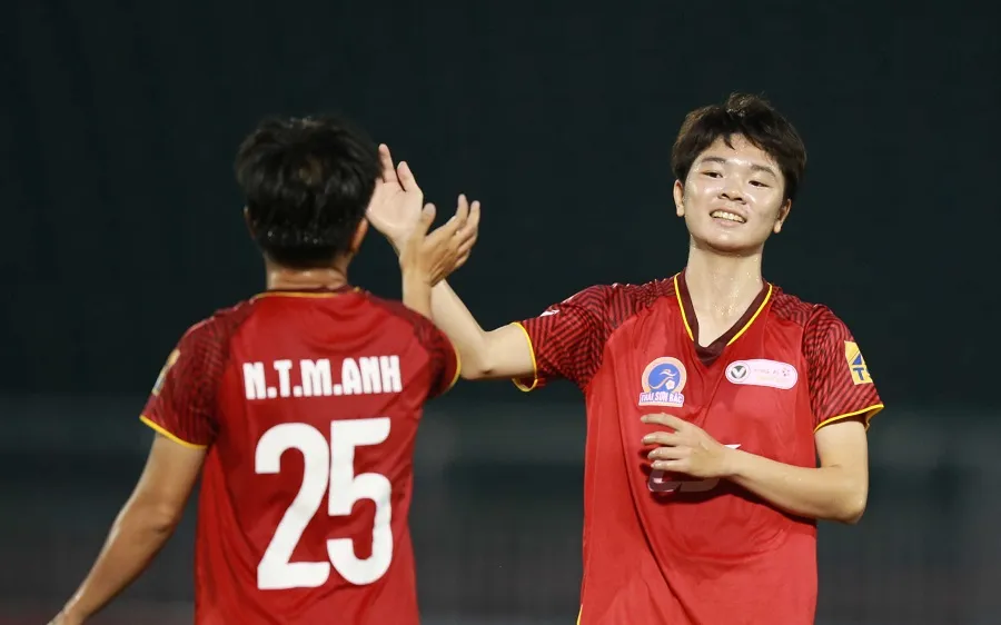Tuyết Ngân lập hatrick trong chiến thắng 4-0 của TPHCM I trước Sơn La. Ảnh: DŨNG PHƯƠNG