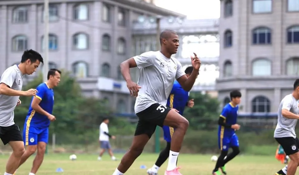 Bruno đã có buổi tập cùng Hà Nội FC