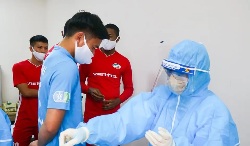Các đội được đề xuất sớm tiêm vắc xin. Ảnh: VTFC