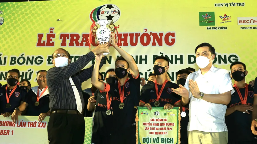 Becamex Bình Dương giành Cúp vô địch sau 4 trận toàn thắng