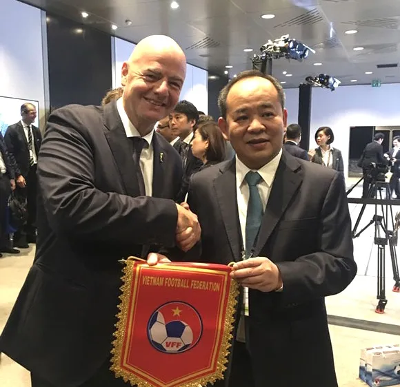 Ông Lê Khánh Hải với Chủ tịch FIFA Chủ tịch FIFA Gianni Infantino