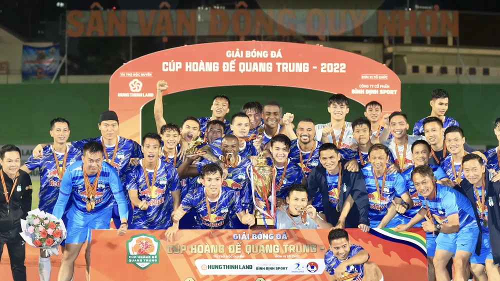Đội HA.GL giành Cúp vô địch sau 3 trận toàn thắng. Ảnh: DŨNG PHƯƠNG