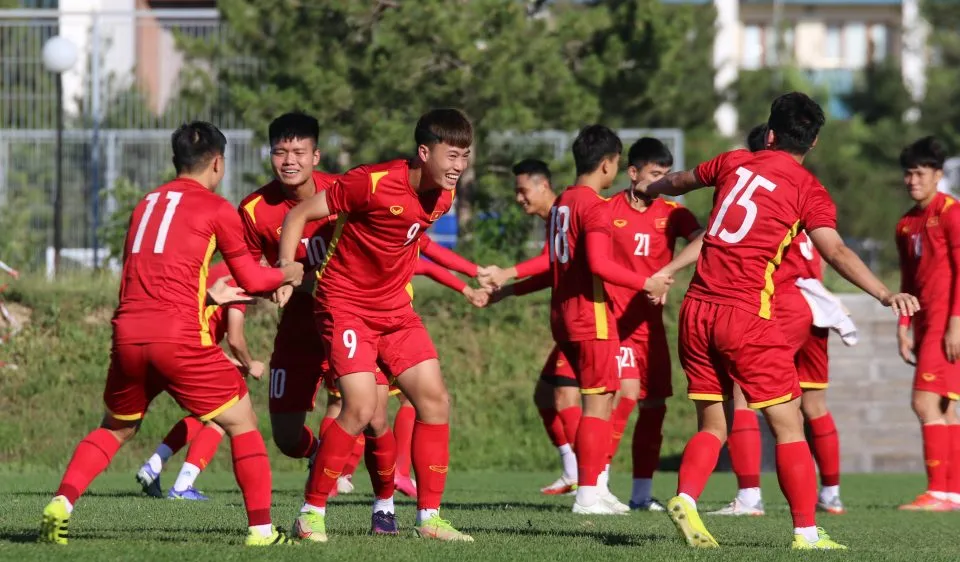 U23 Việt Nam thoải mái trên sân tập chiều 4-6