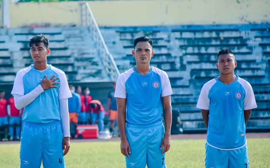 Hậu vệ Anh Vũ (giữa) khó thoát mức phạt nặng từ VFF. Ảnh: BTFC