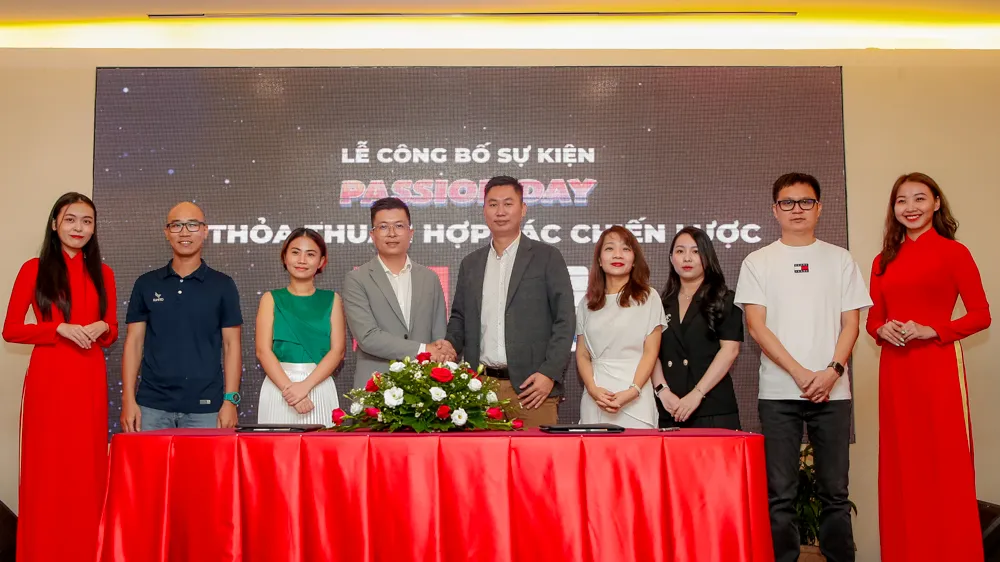 Lãnh đạo Công ty Kamito và VietGoal trong phần ký thỏa thuận tại buổi lễ