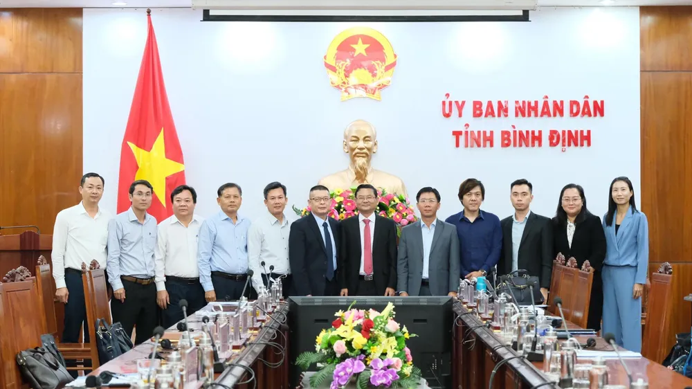 Các đại biểu chụp ảnh lưu niệm tại Hội nghị