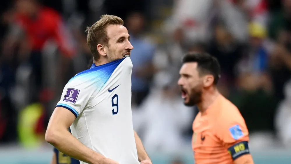 Sự thất vọng của Harry Kane khi sút hỏng quả đá phạt 11m vào cuối trận