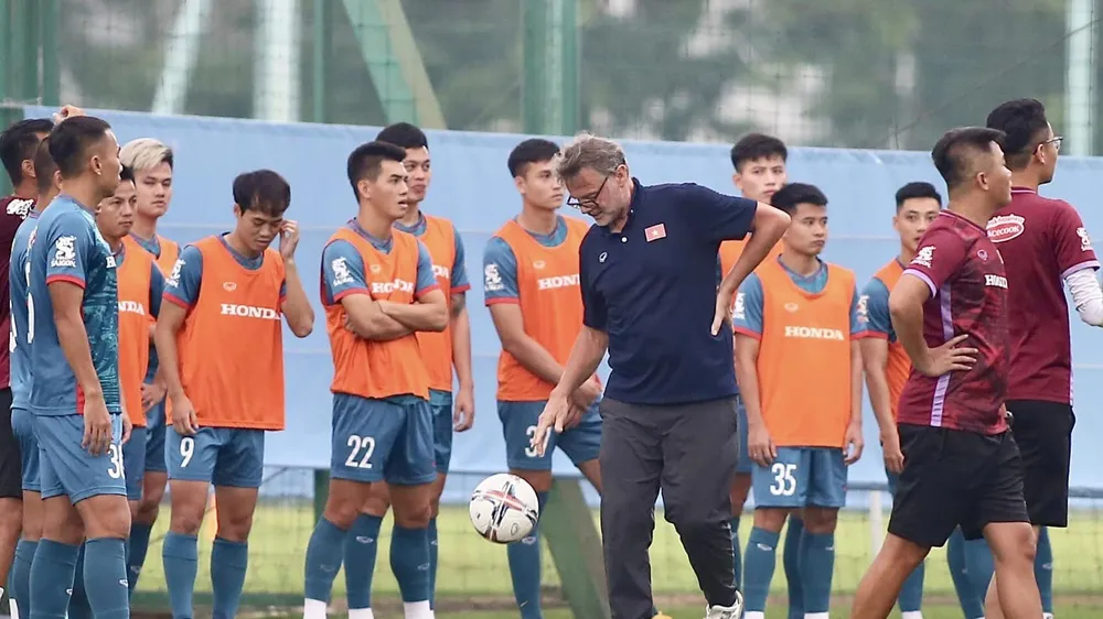 HLV Troussier đang có những phép tính cho vòng loại World Cup 2026 mà mục tiêu đầu tiên là phải vượt qua vòng loại 2