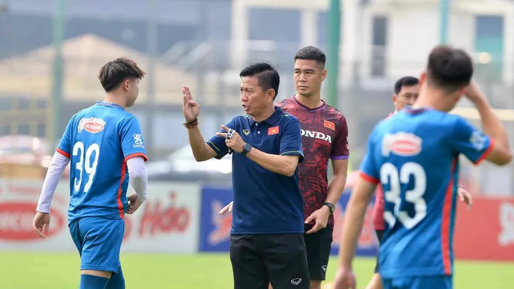 Thầy trò HLV Hoàng Anh Tuấn chỉ còn vài ngày chuẩn bị trước khi sang Hàng Châu (Trung Quốc)