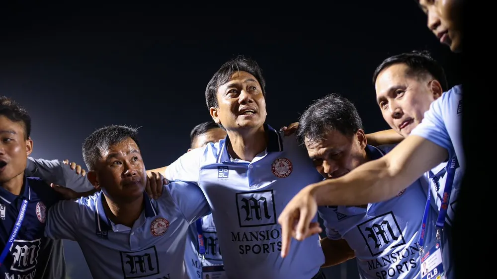 Ê-kíp mới trong khu kỹ thuật CLB TPHCM vừa có trận thắng "sốc" 2-0 trước Viettel