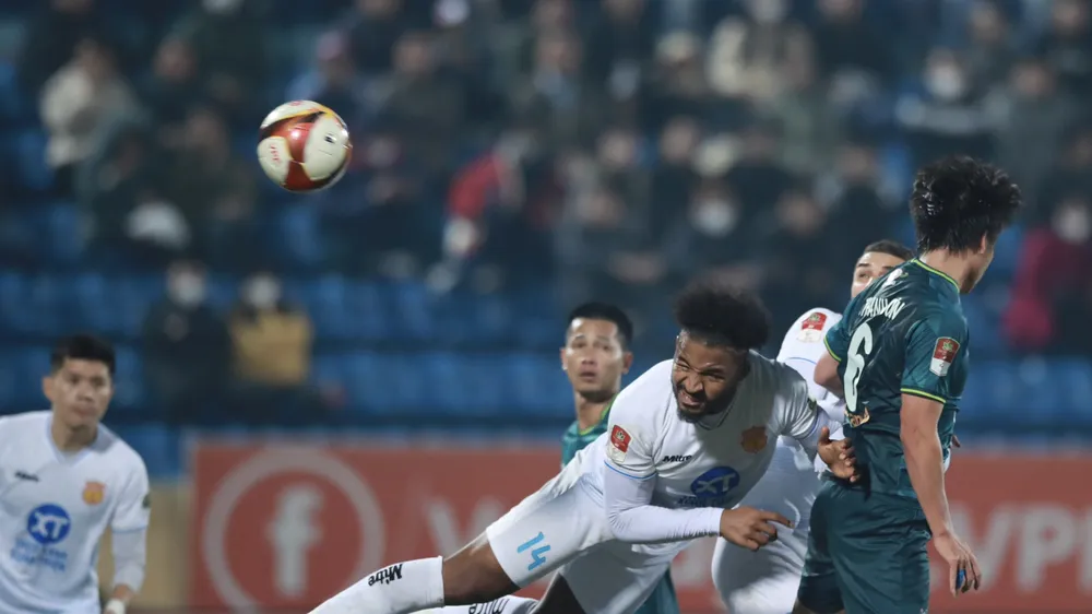 Rafaelson tỏa sáng với cú đúp bàn thắng cho Nam Định. 