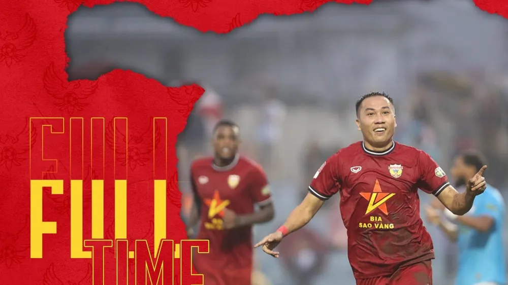 Niềm vui của Quang Nam sau khi ghi bàn thắng cho đội nhà. Ảnh: HTFC