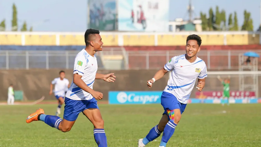 Niềm vui của Hồ Thanh Minh sau bàn thắng. Ảnh: HFC