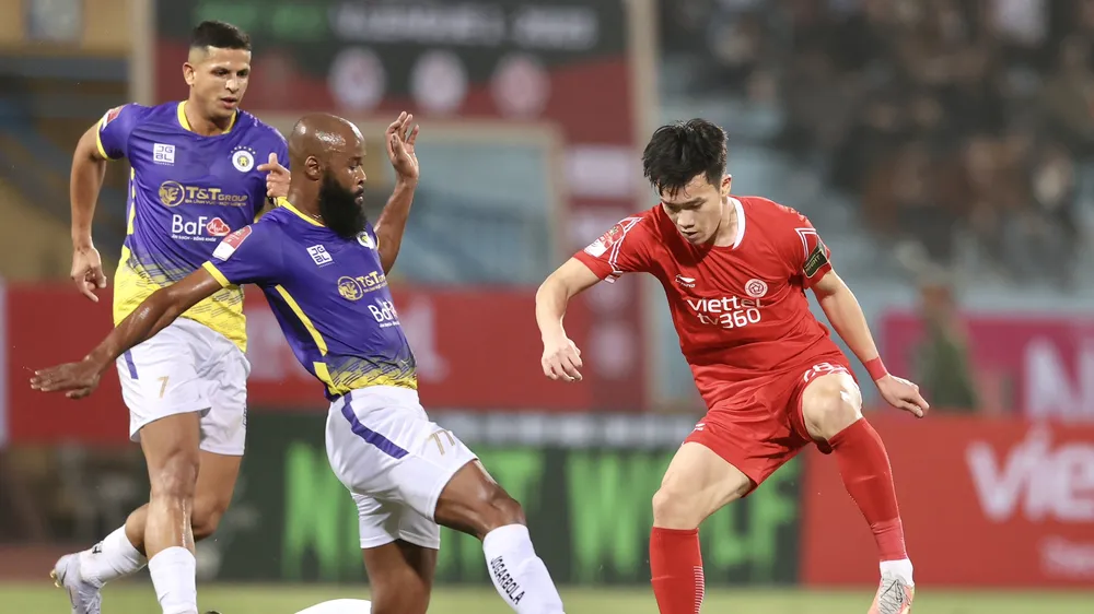 Viettel FC và Hà Nội FC vẫn còn loay hoay ở khu vực cuối bảng. Ảnh: MINH HOÀNG