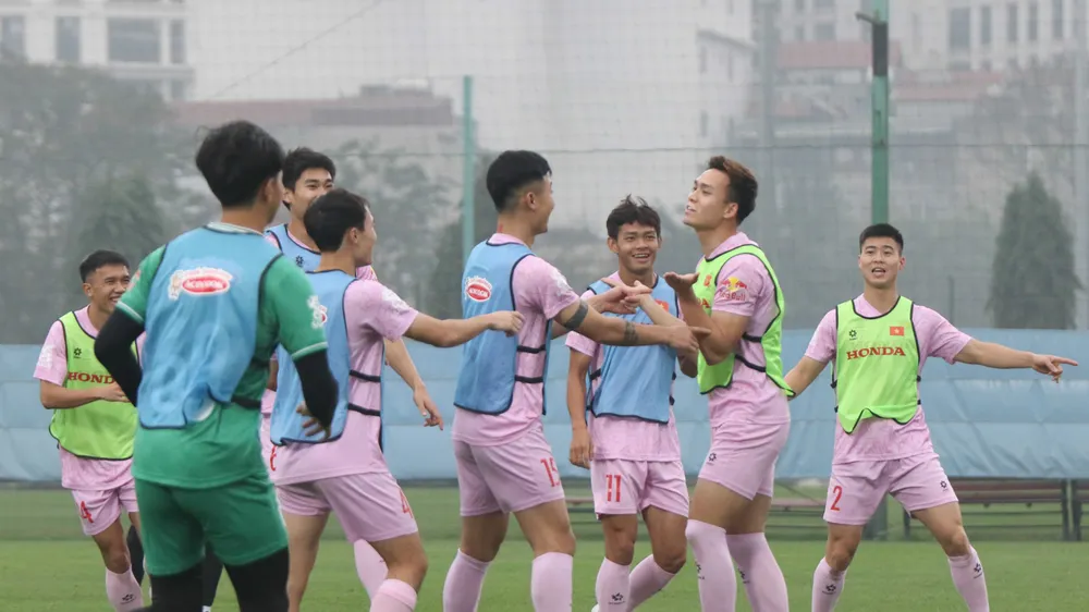 Vết thương trên mặt của Bùi Hoàng Việt Anh đã bình phục tốt và có thể ra sân ở trận lượt đi
