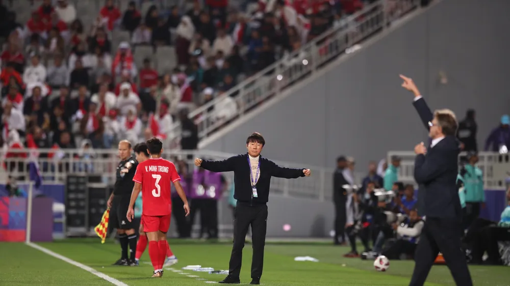 Cuộc so tài giữa HLV Troussier và Shin Tae-yong tại Asian Cup 2023 vừa qua