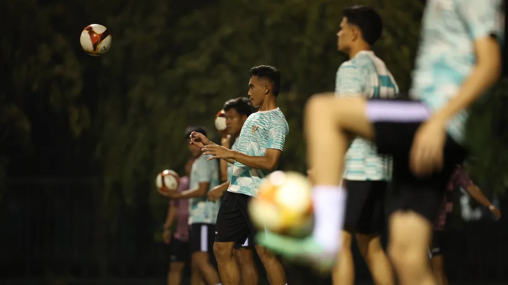 Đội tuyển Indonesia trong buổi tập vào tối 23-3