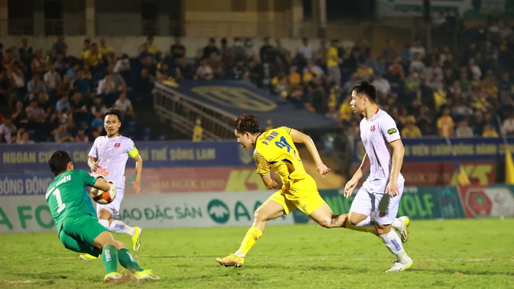 Cuộc so tài giữa SLNA và Hải Phòng ở vòng 14 V-League 2023-2024