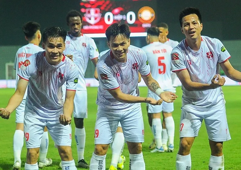 Hải Phòng tạm thoát khỏi khu vực cuối bảng sau trận thắng Thanh Hóa ở vòng 15. Ảnh: VPF