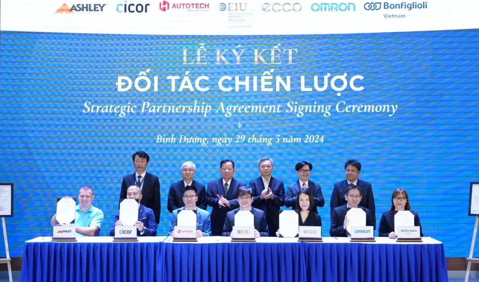 Đại học Quốc tế Miền Đông tổ chức ký kết với các doanh nghiệp đối tác chiến lược 