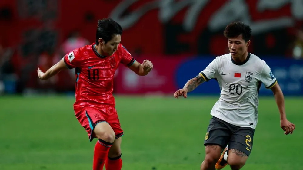 Dù thua Hàn Quốc 0-1, nhưng Trung Quốc may mắn tiếp bước Hàn Quốc đi tiếp do hơn trong đối đầu trực tiếp. Ảnh: Xinhua News 