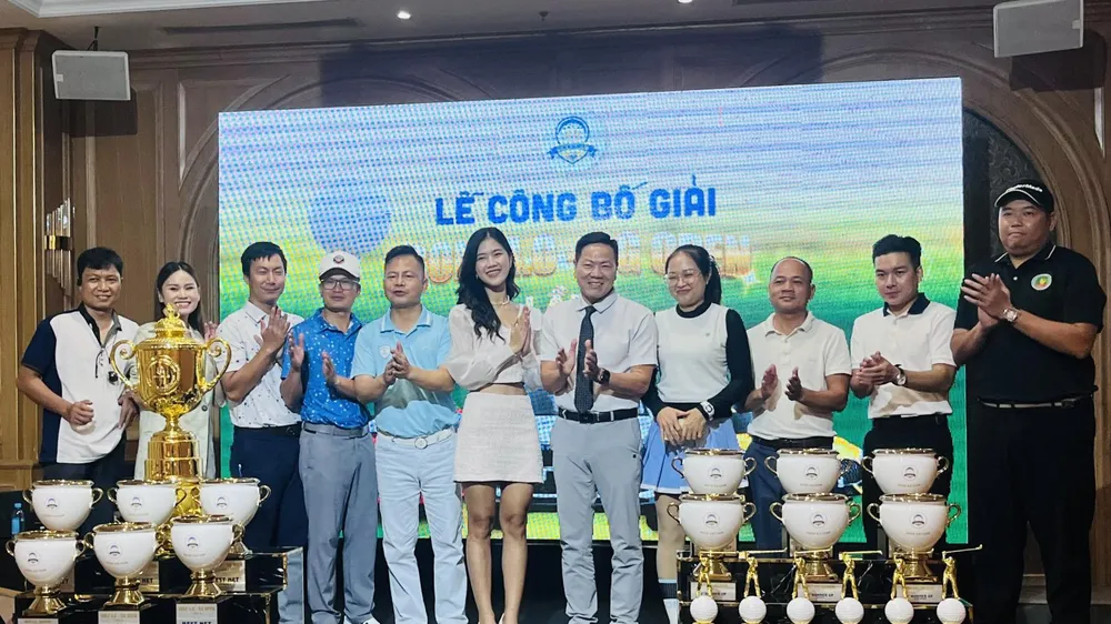 BTC giải chụp hình lưu niệm với đại diện các CLB tham dự Giải Golf 4.0 - SG OPEN lần 2-2024.