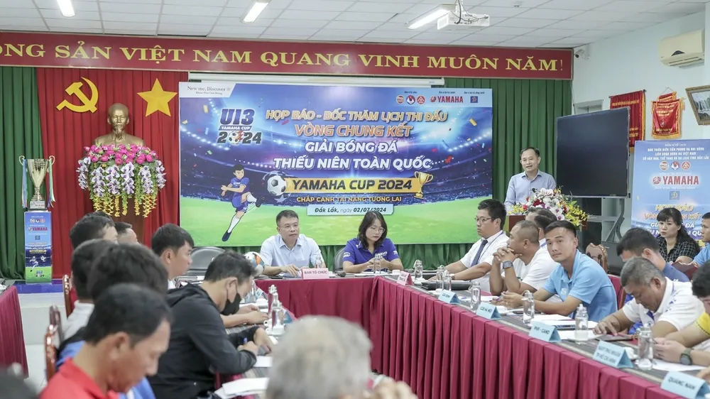 Tham dự giải năm nay có 16 đội, được chia vào 4 bảng vòng loại