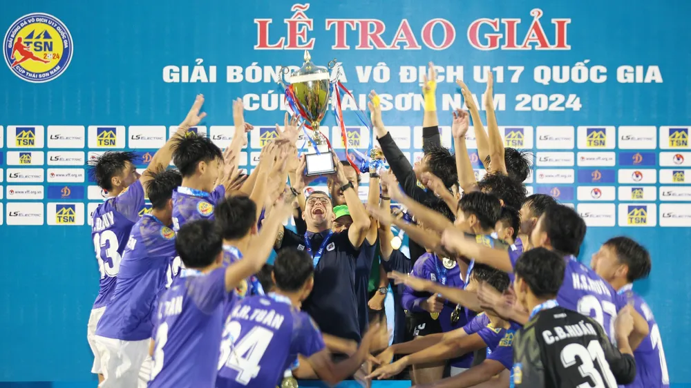 Niềm vui chiến thắng của các cầu thủ Hà Nội. Ảnh: DŨNG PHƯƠNG