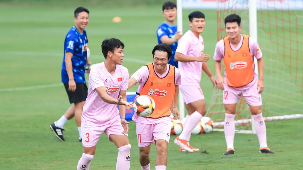 Đội tuyển Việt Nam sẵn sàng cho hai cuộc so tài với đội tuyển Nga và Thái Lan. Ảnh: MINH HOÀNG