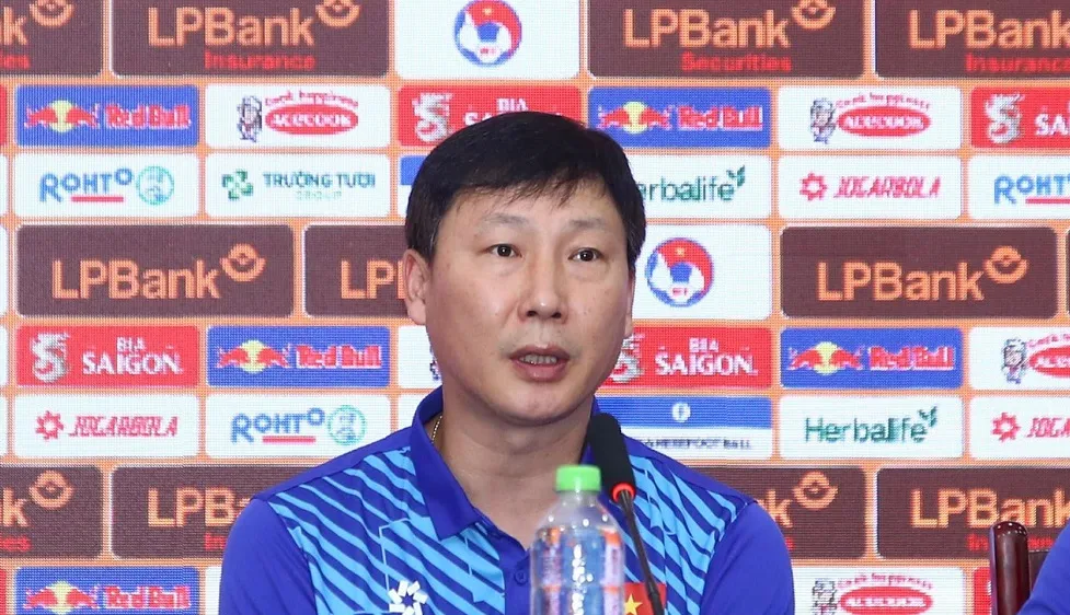 HLV Kim Sang-sik sẽ trao cơ hội ra sân cho nhiều cầu thủ trẻ
