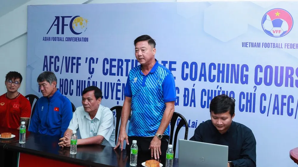 HLV Lê Huỳnh Đức chia sẻ tại buổi khai mạc
