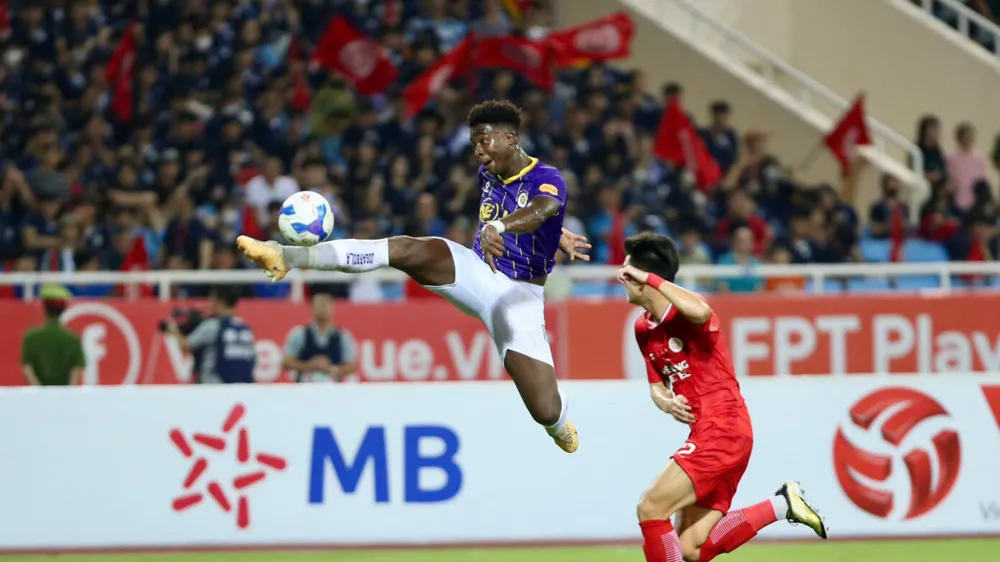 Hà Nội FC dù dẫn bàn trước nhưng không bảo vệ được chiến thắng trước đội chủ nhà Viettel