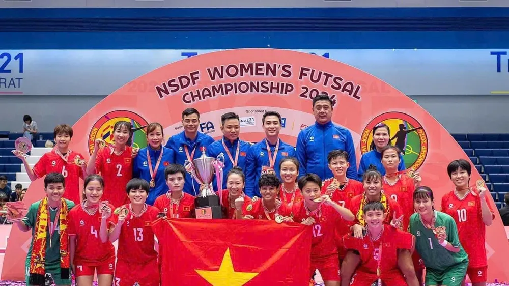 Các cô gái Việt Nam trong niềm vui giành Cúp vô địch