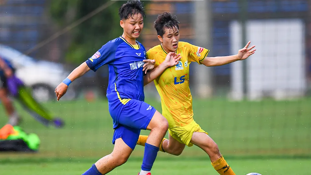 U19 TPHCM (áo vàng) trắng tay trong cuộc so tài với Thái Nguyên T&T