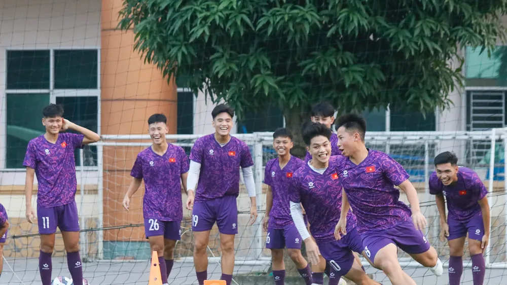 Đội tuyển U17 Việt Nam tập buổi đầu tiên tại Phú Thọ